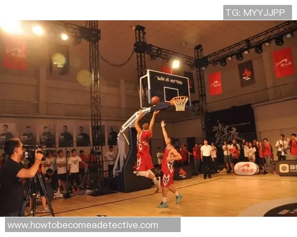 金士顿城与墨尔本鲨鱼的激烈对决揭示了篮球赛场的无限魅力与竞争精神