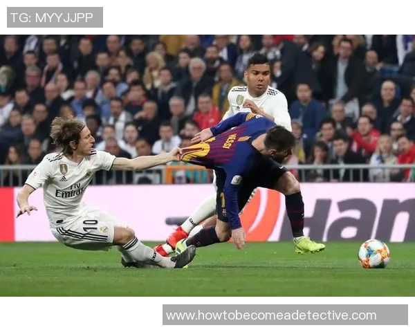 马德里队与巴塞罗那的巅峰对决谁将赢得西班牙足球的荣耀 马德里队与巴塞罗那的巅峰对决谁将赢得西班牙足球的荣耀