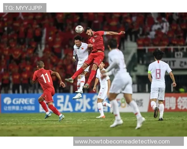 中国队与卡塔尔激战12强赛全力争胜展现足球激情与实力对决